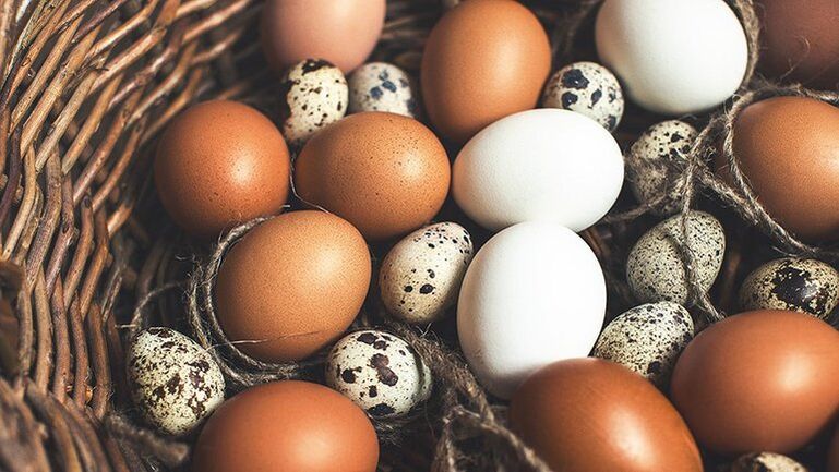 Le uova di quaglia e di gallina dovrebbero essere aggiunte alla dieta di un uomo per mantenere la potenza. 